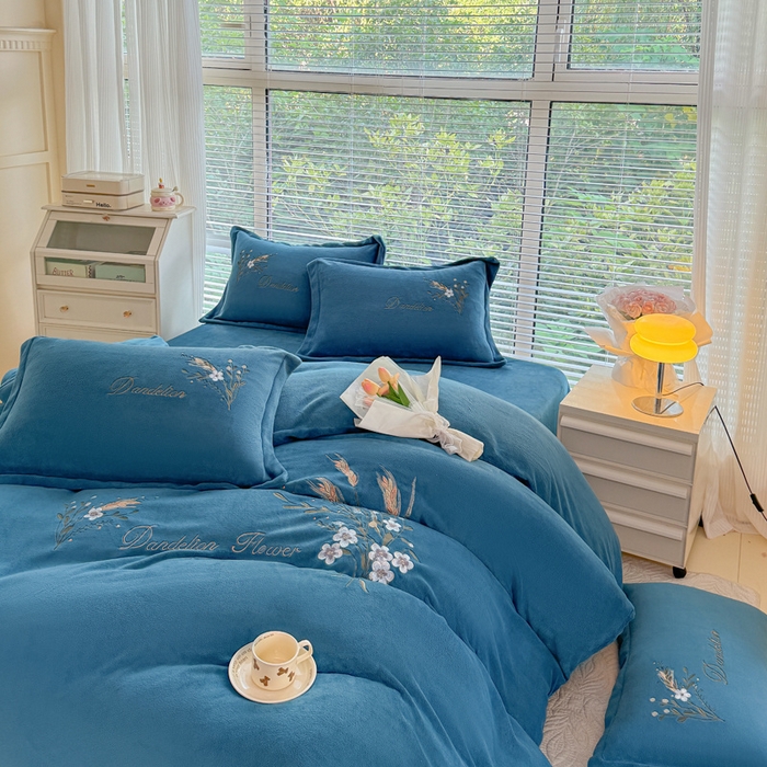 91家纺网 家纺一手货源 找家纺 金米诺 2024新款绣花牛奶绒四件套-麦穗 麦穗-藏蓝色