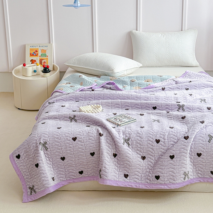 91家纺网 家纺一手货源 找家纺 源舜家纺 2025新款小清新印花牛奶绒床盖多用途盖毯系列 爱心暖暖