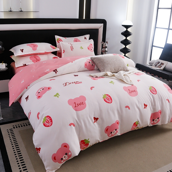 91家纺网 家纺一手货源 找家纺 新品2025年加厚磨毛植物羊绒四件套床笠款 草莓小熊