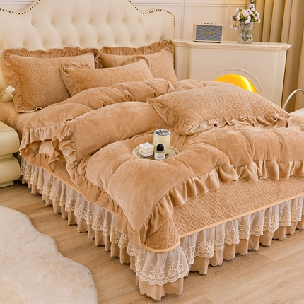 91家纺网 家纺一手货源 找家纺 畅畅家纺 2024新款简约纯色牛奶绒夹棉床盖四件套 倾城-卡其