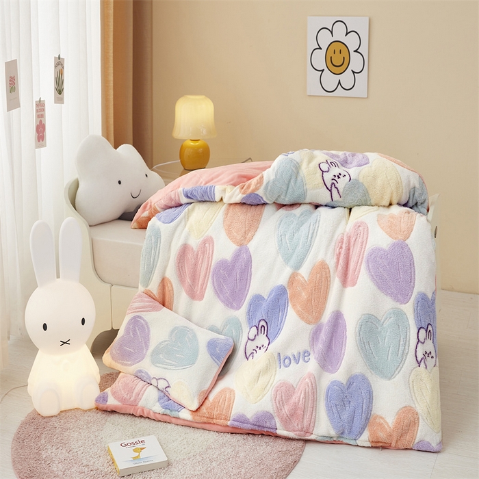 91家纺网 家纺一手货源 找家纺 丝涟家居 2025新款A类雪花绒牛奶绒儿童多功能可拆卸盖毯被 爱心兔
