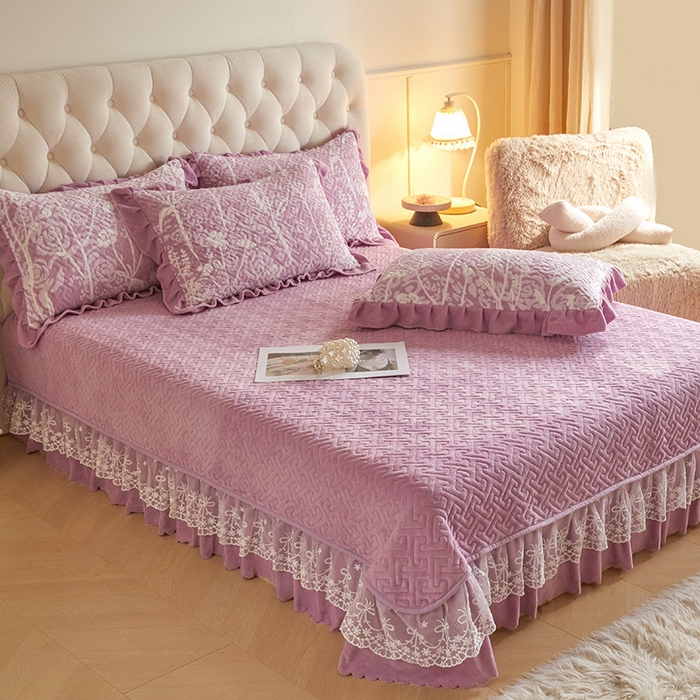 91家纺网 家纺一手货源 找家纺 畅畅家纺 2024新款11斤高克重新款韩版烂花牛奶绒床盖四件套系列 雾里看花-雪青紫