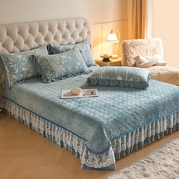 91家纺网 家纺一手货源 找家纺 畅畅家纺 2024新款11斤高克重新款韩版烂花牛奶绒床盖四件套系列 雾里看花-雾蓝