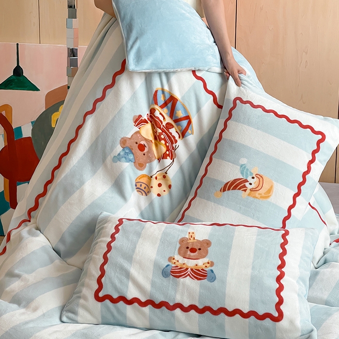 91家纺网 家纺一手货源 找家纺 圆岛 2024新款秋冬大版牛奶绒230全消光系列四件套 马戏小熊