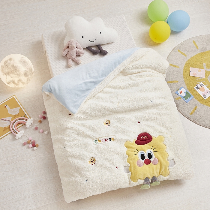 91家纺网 家纺一手货源 找家纺 丝涟家居 2025新款羊羔绒牛奶绒卡通刺绣儿童脱卸被子 饼干队长