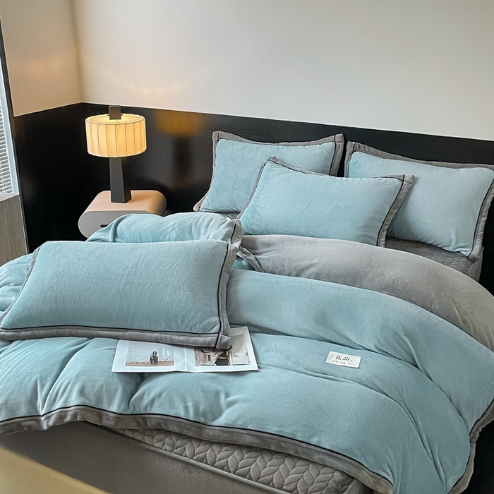 91家纺网 家纺一手货源 找家纺 欧邦 新款纯色双拼牛奶绒夹棉床笠四件套 天蓝+浅灰