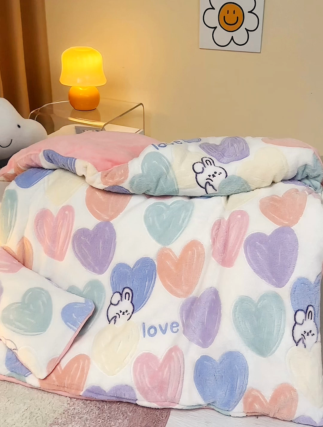91家纺网 家纺一手货源 找家纺 丝涟家居 2025新款A类雪花绒牛奶绒儿童多功能可拆卸盖毯被 爱心兔