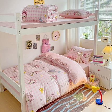 91家纺网 家纺一手货源 找家纺 贝扬思家纺 2024新款高克重牛奶绒三件套 可爱小美