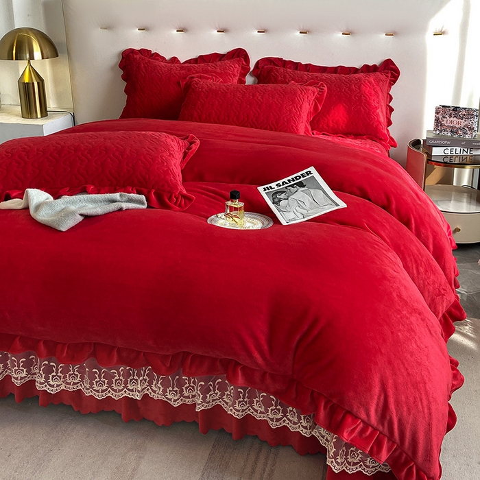 91家纺网 家纺一手货源 找家纺 畅畅家纺 2024新款简约纯色牛奶绒夹棉床盖四件套 倾城-大红