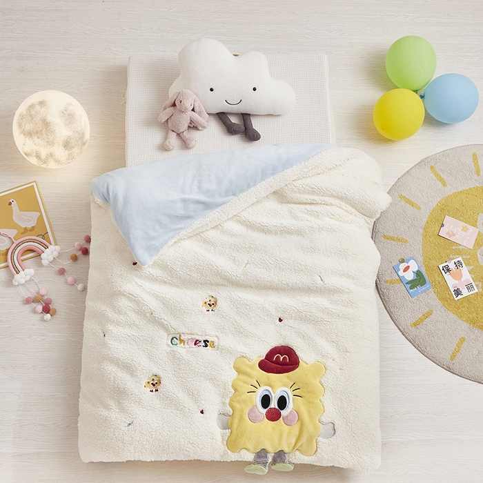 91家纺网 家纺一手货源 找家纺 丝涟家居 2025新款羊羔绒牛奶绒卡通刺绣儿童脱卸被子 饼干队长