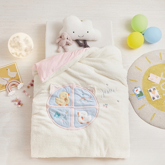 91家纺网 家纺一手货源 找家纺 丝涟家居 2025新款羊羔绒牛奶绒卡通刺绣儿童脱卸被子 呆萌鸭