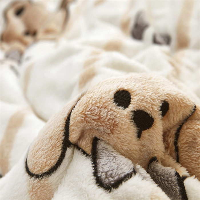 91家纺网 家纺一手货源 找家纺 丝涟家居 2025新款A类雪花绒牛奶绒儿童多功能可拆卸盖毯被 领结伙伴