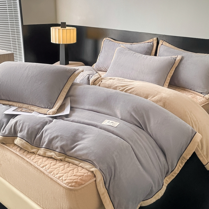 91家纺网 家纺一手货源 找家纺 欧邦 新款纯色双拼牛奶绒夹棉床笠四件套 浅灰+卡其