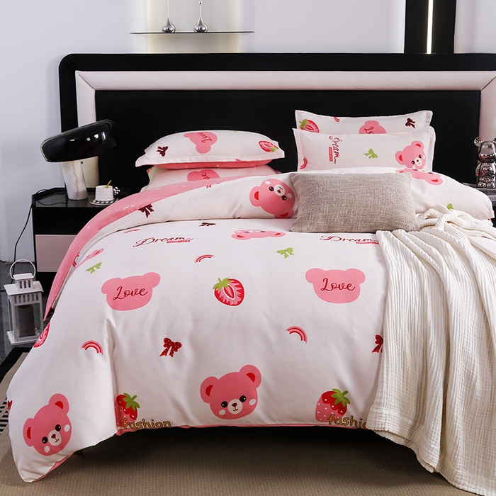 91家纺网 家纺一手货源 找家纺 新品2025年加厚磨毛植物羊绒四件套床笠款 草莓小熊