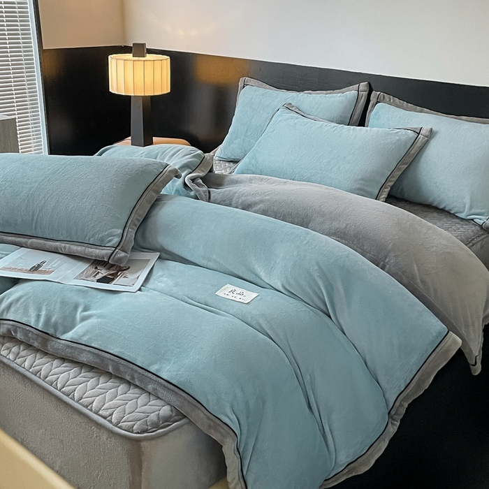 91家纺网 家纺一手货源 找家纺 欧邦 新款纯色双拼牛奶绒夹棉床笠四件套 天蓝+浅灰