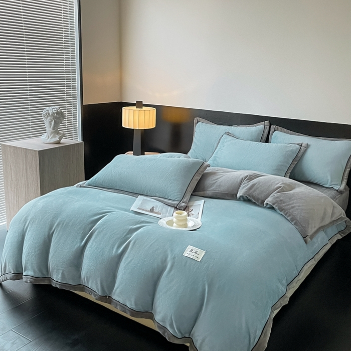 91家纺网 家纺一手货源 找家纺 欧邦 新款纯色双拼牛奶绒夹棉床笠四件套 天蓝+浅灰
