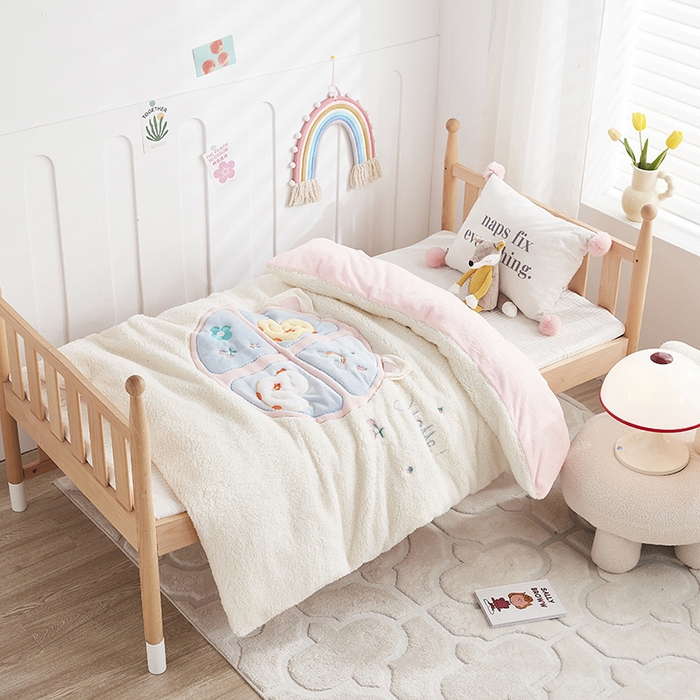 91家纺网 家纺一手货源 找家纺 丝涟家居 2025新款羊羔绒牛奶绒卡通刺绣儿童脱卸被子 呆萌鸭