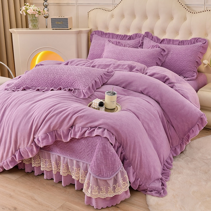 91家纺网 家纺一手货源 找家纺 畅畅家纺 2024新款简约纯色牛奶绒夹棉床盖四件套 倾城-紫