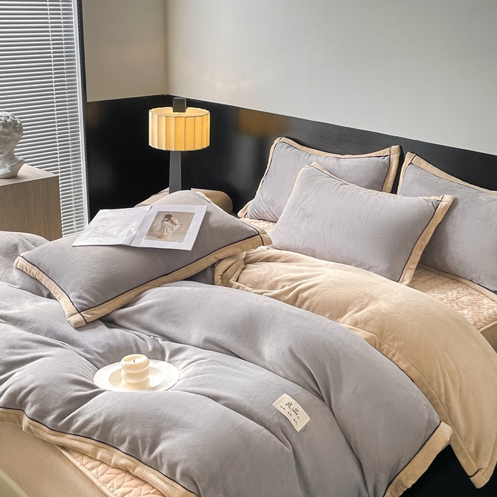 91家纺网 家纺一手货源 找家纺 欧邦 新款纯色双拼牛奶绒夹棉床笠四件套 浅灰+卡其
