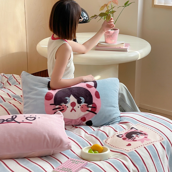 91家纺网 家纺一手货源 找家纺 圆岛 2024新款秋冬大版牛奶绒230全消光系列四件套 小奶猫