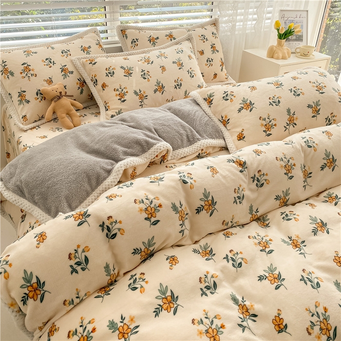 91家纺网 家纺一手货源 找家纺 琪格格纺织 2024新款印花A牛奶绒B兔兔绒大包边四件套 小黄花-牛奶绒大包边