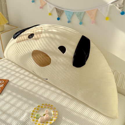 91家纺网 家纺一手货源 找家纺 乐坊 2024新款牛奶绒绣花贴布绣床头大靠背 斑点狗