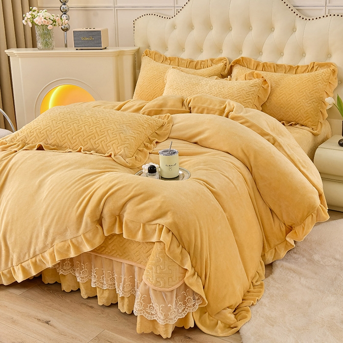 91家纺网 家纺一手货源 找家纺 畅畅家纺 2024新款简约纯色牛奶绒夹棉床盖四件套 倾城-黄