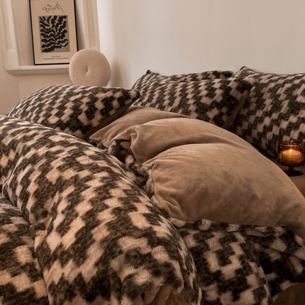 91家纺网 家纺一手货源 找家纺 （总）子曰 2025新款高克重兔毛绒保暖印花雕花四件套