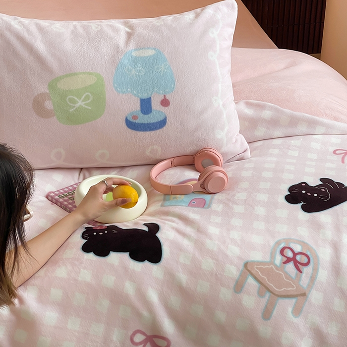 91家纺网 家纺一手货源 找家纺 圆岛 2024新款秋冬大版牛奶绒230全消光系列四件套 假日小咪