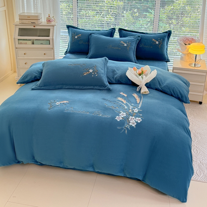 91家纺网 家纺一手货源 找家纺 金米诺 2024新款绣花牛奶绒四件套-麦穗 麦穗-藏蓝色