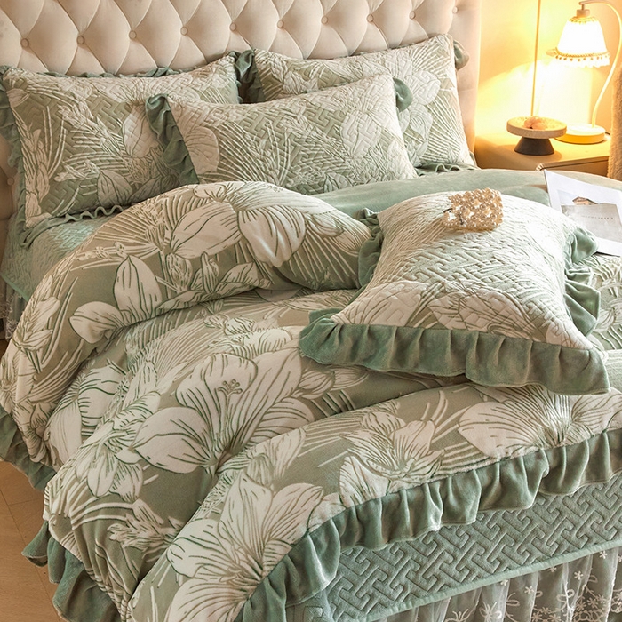 91家纺网 家纺一手货源 找家纺 畅畅家纺 2024新款11斤高克重新款韩版烂花牛奶绒床盖四件套系列 幽兰-海藻青