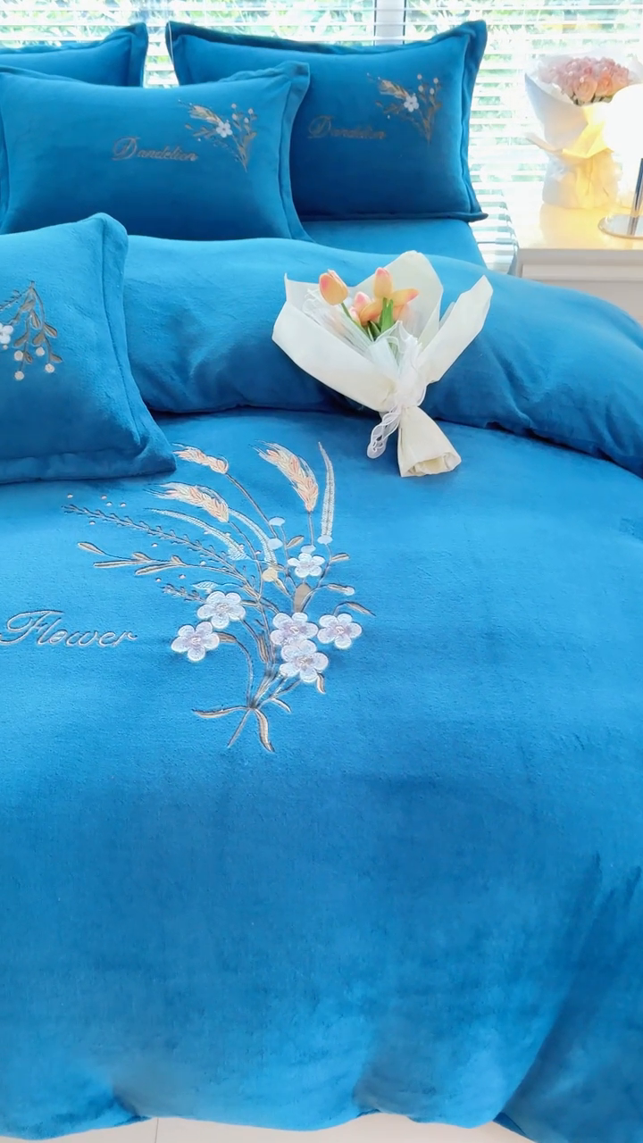 91家纺网 家纺一手货源 找家纺 金米诺 2024新款绣花牛奶绒四件套-麦穗 麦穗-藏蓝色