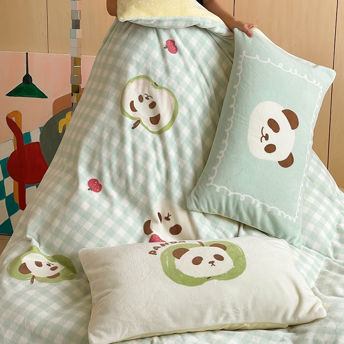 91家纺网 家纺一手货源 找家纺 圆岛 2024新款秋冬大版牛奶绒230全消光系列四件套 苹果熊猫