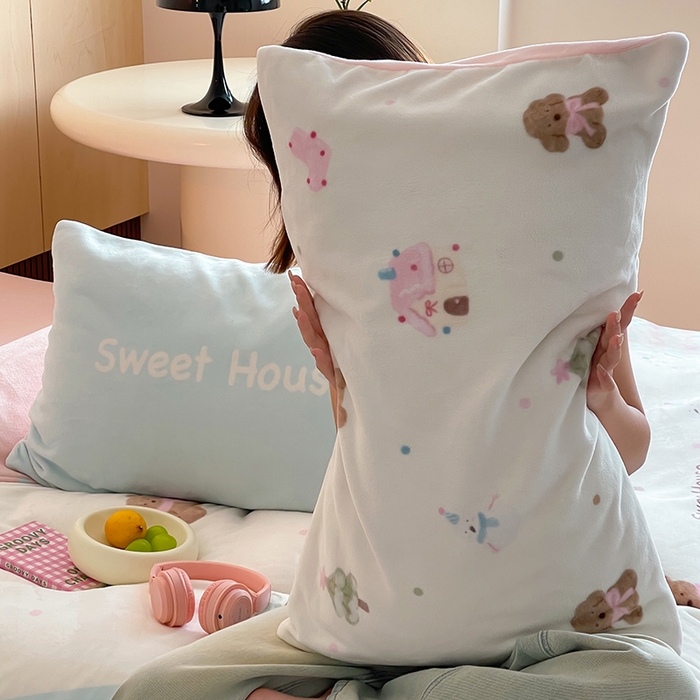 91家纺网 家纺一手货源 找家纺 圆岛 2024新款秋冬大版牛奶绒230全消光系列四件套 冬日小屋