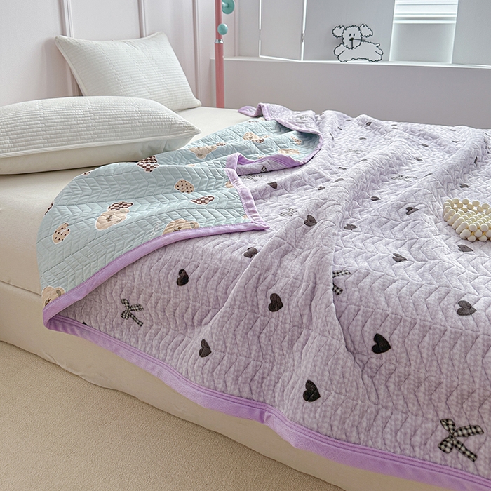 91家纺网 家纺一手货源 找家纺 源舜家纺 2025新款小清新印花牛奶绒床盖多用途盖毯系列 爱心暖暖