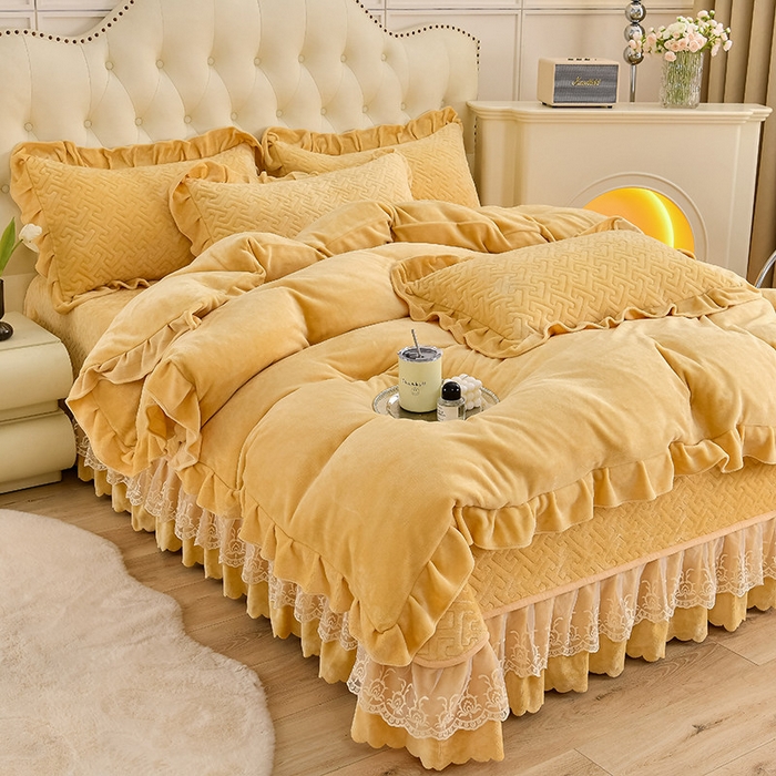 91家纺网 家纺一手货源 找家纺 畅畅家纺 2024新款简约纯色牛奶绒夹棉床盖四件套 倾城-黄