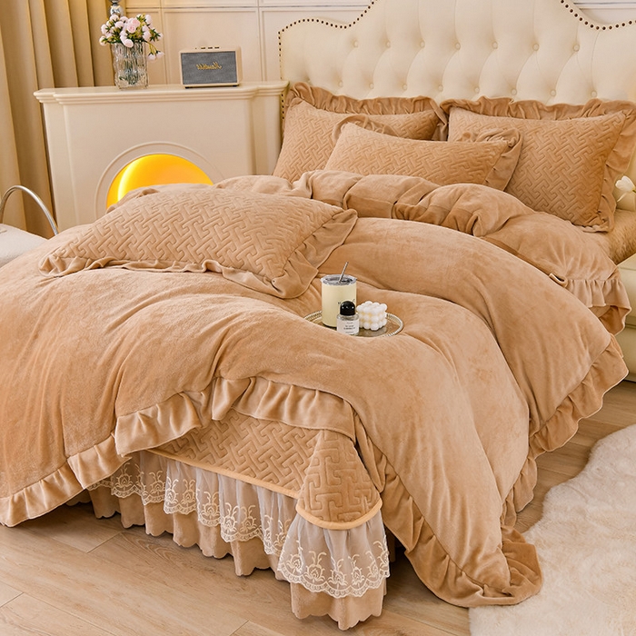 91家纺网 家纺一手货源 找家纺 畅畅家纺 2024新款简约纯色牛奶绒夹棉床盖四件套 倾城-卡其