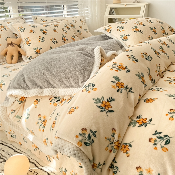 91家纺网 家纺一手货源 找家纺 琪格格纺织 2024新款印花A牛奶绒B兔兔绒大包边四件套 小黄花-牛奶绒大包边