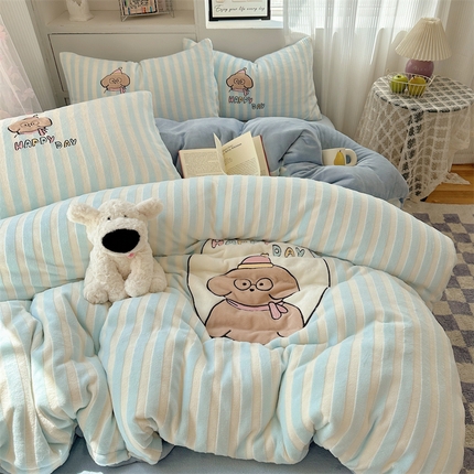 91家纺网 家纺一手货源 找家纺 丽涵家纺 2024秋冬新品牛奶绒作色剪花贴布绣四件套 软糯的小狗-蓝