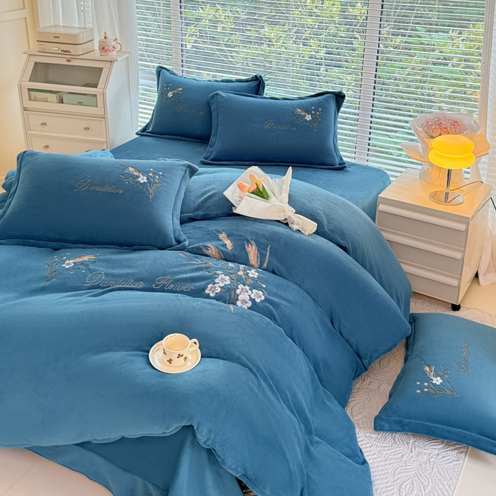 91家纺网 家纺一手货源 找家纺 金米诺 2024新款绣花牛奶绒四件套-麦穗 麦穗-藏蓝色