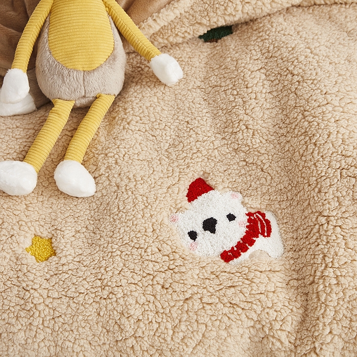 91家纺网 家纺一手货源 找家纺 丝涟家居 2025新款羊羔绒牛奶绒毛巾绣儿童脱卸被子 卡通熊