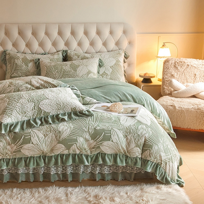 91家纺网 家纺一手货源 找家纺 畅畅家纺 2024新款11斤高克重新款韩版烂花牛奶绒床盖四件套系列 幽兰-海藻青