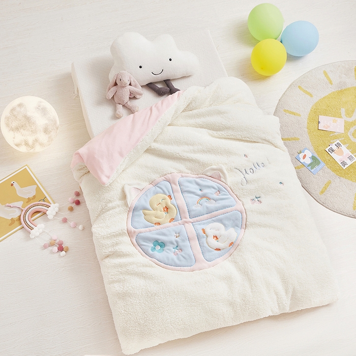 91家纺网 家纺一手货源 找家纺 丝涟家居 2025新款羊羔绒牛奶绒卡通刺绣儿童脱卸被子 呆萌鸭