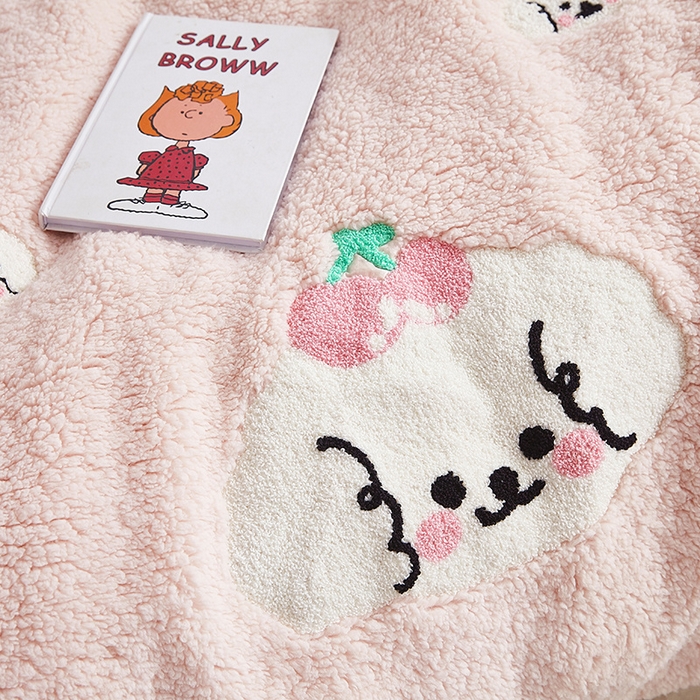 91家纺网 家纺一手货源 找家纺 丝涟家居 2025新款羊羔绒牛奶绒毛巾绣儿童脱卸被子 快乐小狗