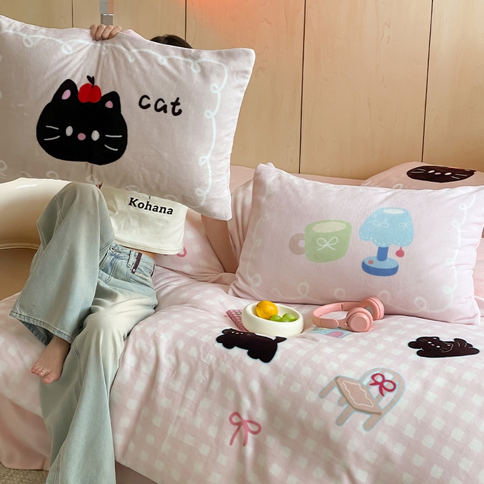 91家纺网 家纺一手货源 找家纺 圆岛 2024新款秋冬大版牛奶绒230全消光系列四件套 假日小咪