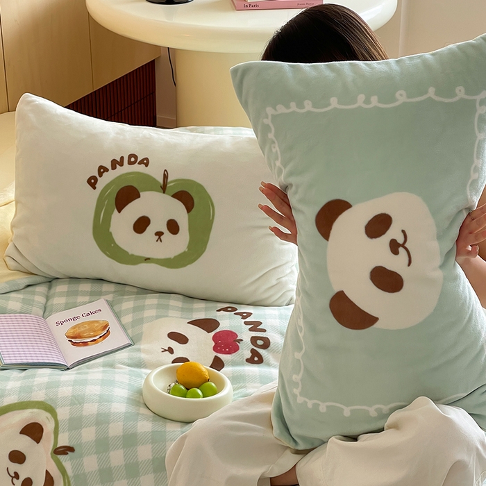 91家纺网 家纺一手货源 找家纺 圆岛 2024新款秋冬大版牛奶绒230全消光系列四件套 苹果熊猫