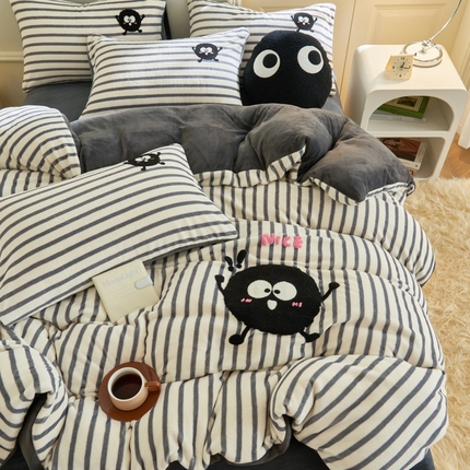 晨曦家纺 2024新款卡通毛巾绣牛奶绒卡通四件套 煤球精灵-深灰