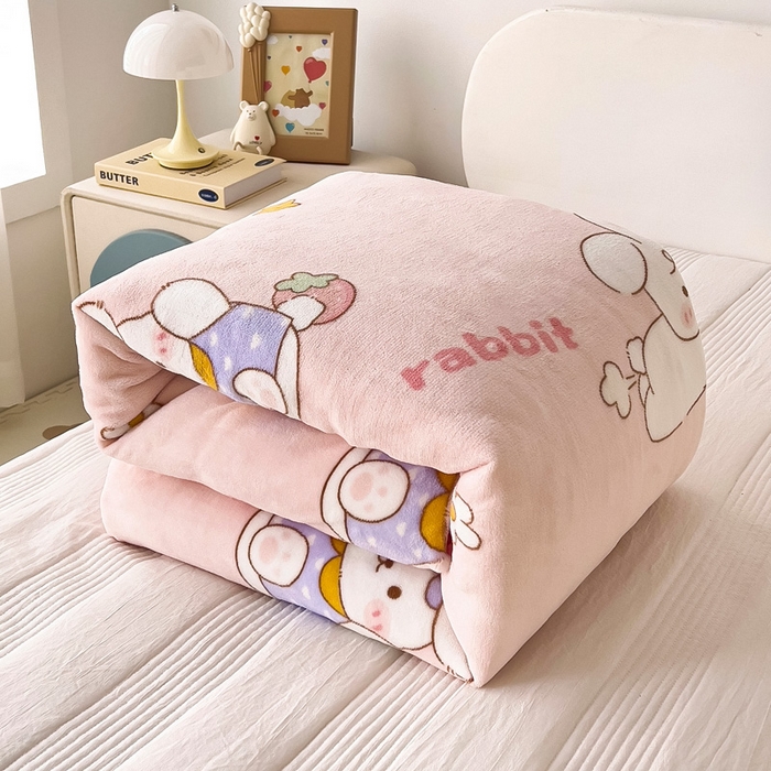 91家纺网 家纺一手货源 找家纺 吉咪兔 2025新款儿童卡通牛奶绒双面绒幼儿园被子三件套六件套保暖被褥被套草莓兔子