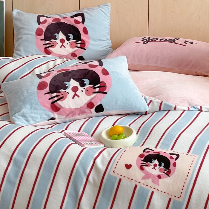 91家纺网 家纺一手货源 找家纺 圆岛 2024新款秋冬大版牛奶绒230全消光系列四件套 小奶猫