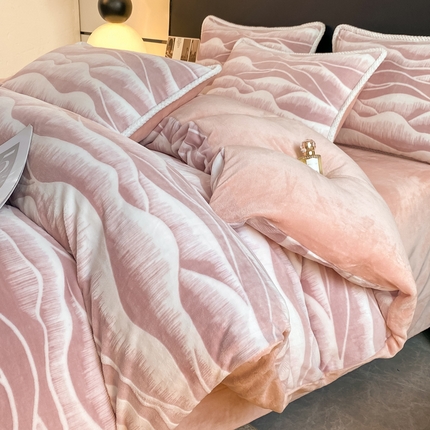 富之航家纺 2024新款牛奶绒剪花四件套 浪花-粉